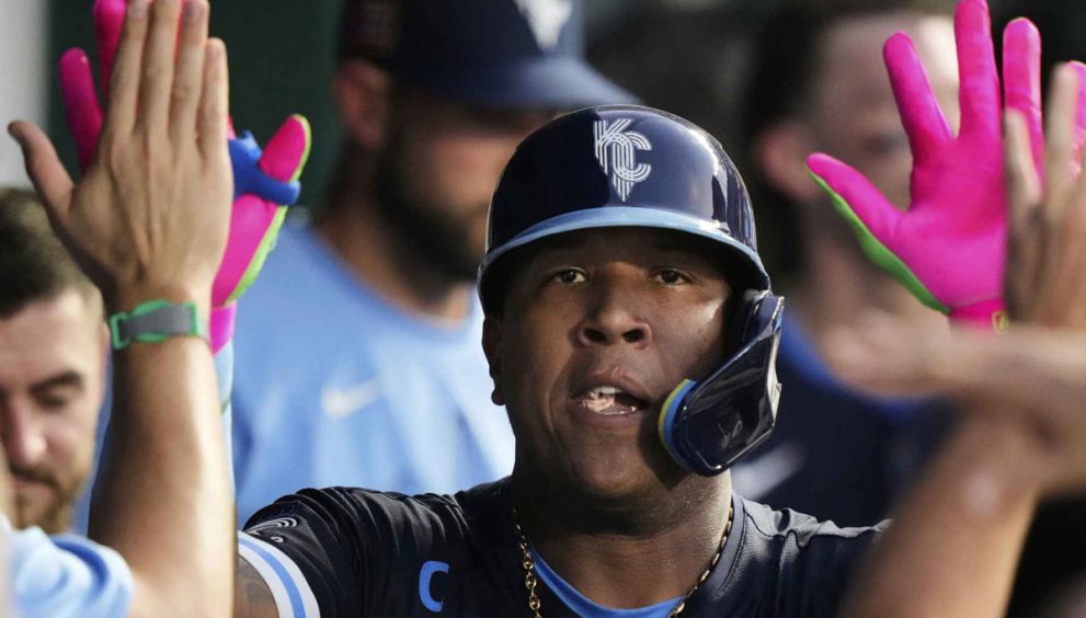 Salvador Pérez se acerca a los 300 jonrones
