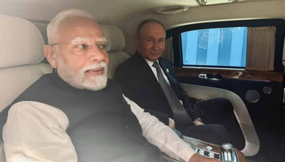 VIDEO: Putin y Modi se desplazan en la misma limusina de lujo rusa Aurus al lugar de sus negociaciones