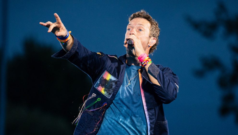 Cantante de Coldplay, acusado de "deshumanizar" a fanes israelíes en pleno concierto