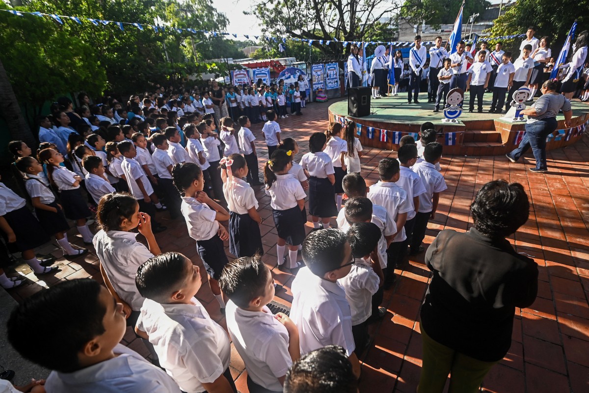 EL SALVADOR-EDUCATION-DISCIPLINARY-RULES